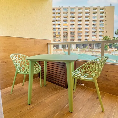 Apartment 1st Line Beachfront With Direct Access To Benalmádena